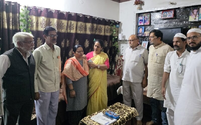 Banda: Missing bus owner not found even after 40 hours..divers kept searching in the river-Congressmen arrived.. 