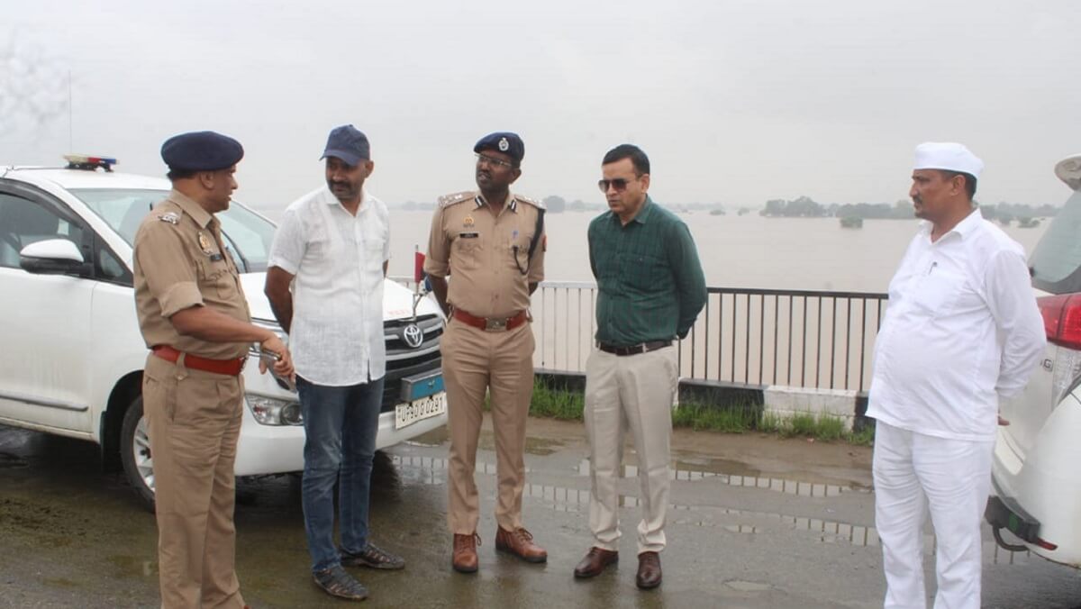 Flood in Banda! DIG-Commissioner and DM-SP visited areas 