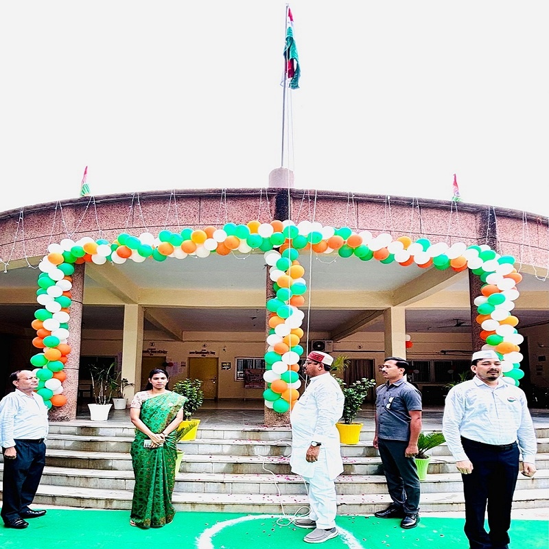Independence Day 2025: Minister hoisted flag at Collectorate in Banda 
