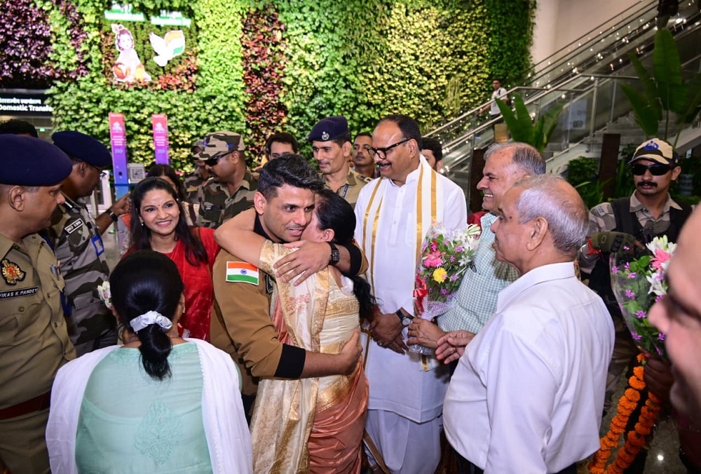 Shubhanshu Shukla reached Lucknow-welcomed from airport to whole country