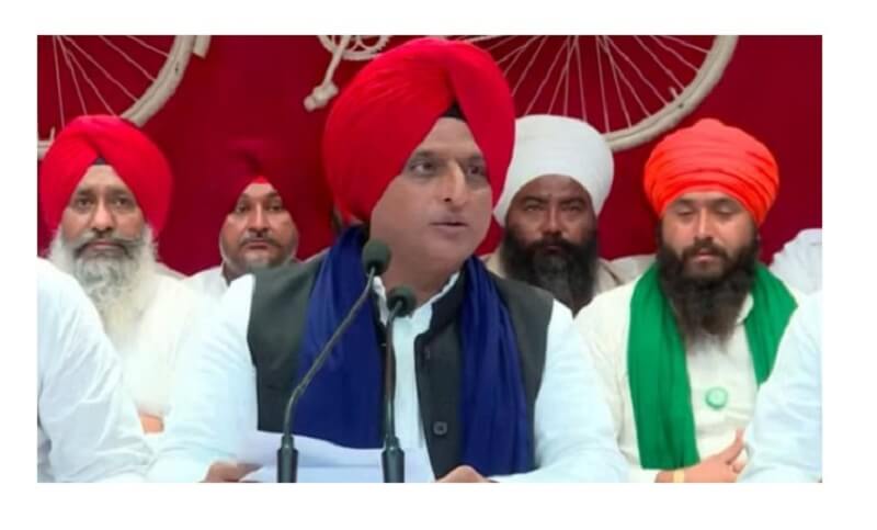 UP: Akhilesh Yadav in Sardar look