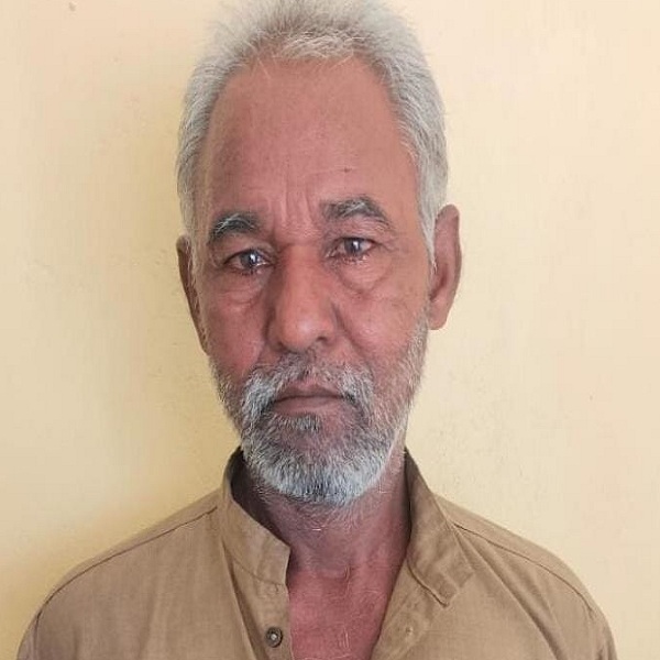 in Banda Farmer dies in accident-family-villagers block road and create ruckus 