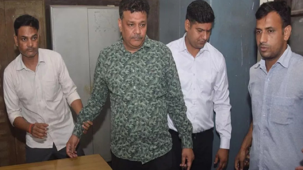 Education department clerk arrested for taking bribe in Moradabad