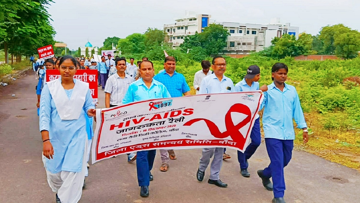 Banda: Officials took out an AIDS awareness rally with school children 