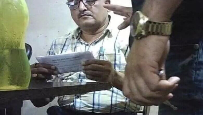 Mahoba: महोबा के आबकारी अधिकारी निलंबित, Video हुआ था वायरल..