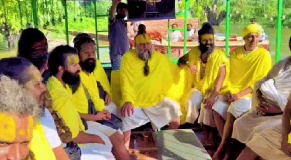 Mathura: Saint Premanand Maharaj Ji saw horror of floods while sitting on teamer 
