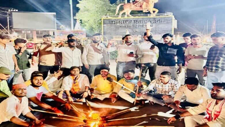 बांदा में ABVP कार्यकर्ताओं ने मशाल जुलूस निकालकर किया प्रदर्शन 