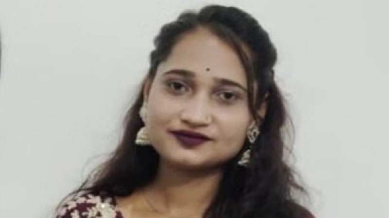 In Banda young girl committed suicide by writing suicide note on her hand