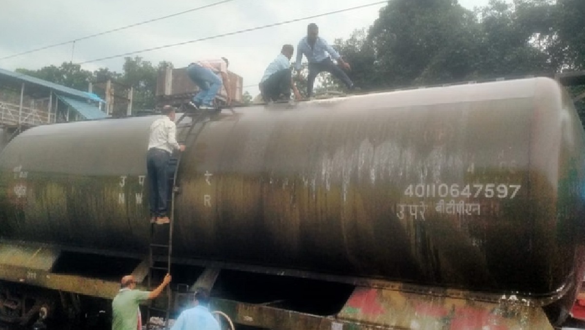 fire broke out in petrol-filled wagon of goods train at Banda railway station