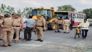 Roadways bus and van collide-five dead-10 critical in Lakhimpur Kheeri
