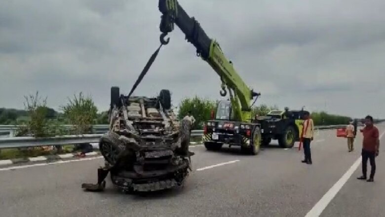 mother-and-son-die-after-scorpio-overturns-on-bundelkhand-expressway-in-hamirpur