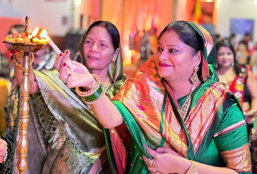 Dandiya in full swing former Zilla Parishad president boosted enthusiasm of artists in Banda 