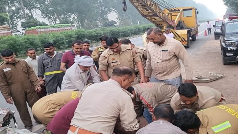 यूपी: पुलिस की गाड़ी ट्रक में घुसी, दो की मौत-पांच लोग गंभीर रूप से घायल