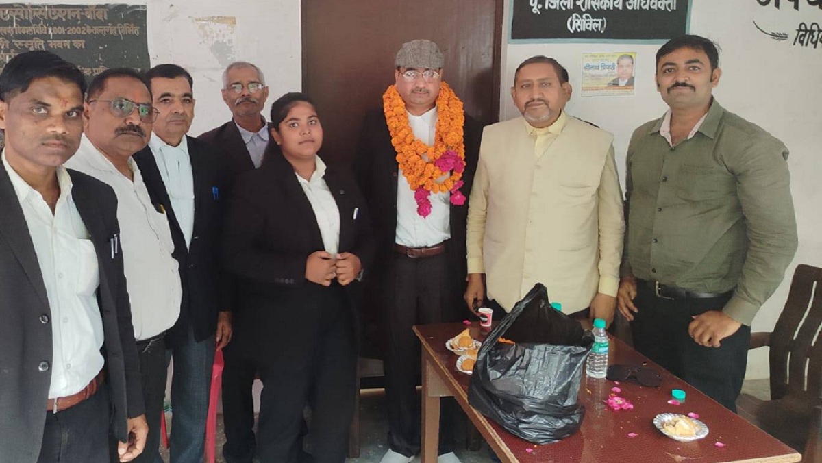 Welcome to Bar Council Member candidate Ashok Pathak in Banda