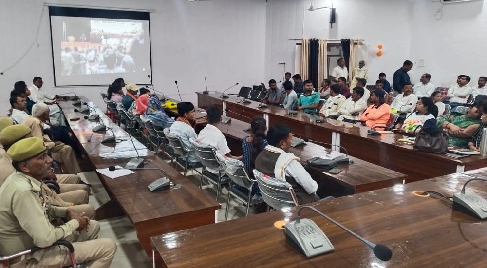 Banda MLA said-Yuvak Mangal Dal should also do creative work along with sports activities