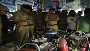 explosion-near-mosque-in-kanpur-8-injured-4-referred-to-lucknow-buildings-shaken