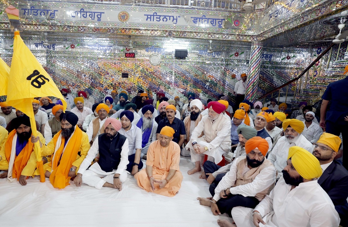 CM Yogi said-contribution of Sikh Gurus in Sanatan tradition is unforgettable