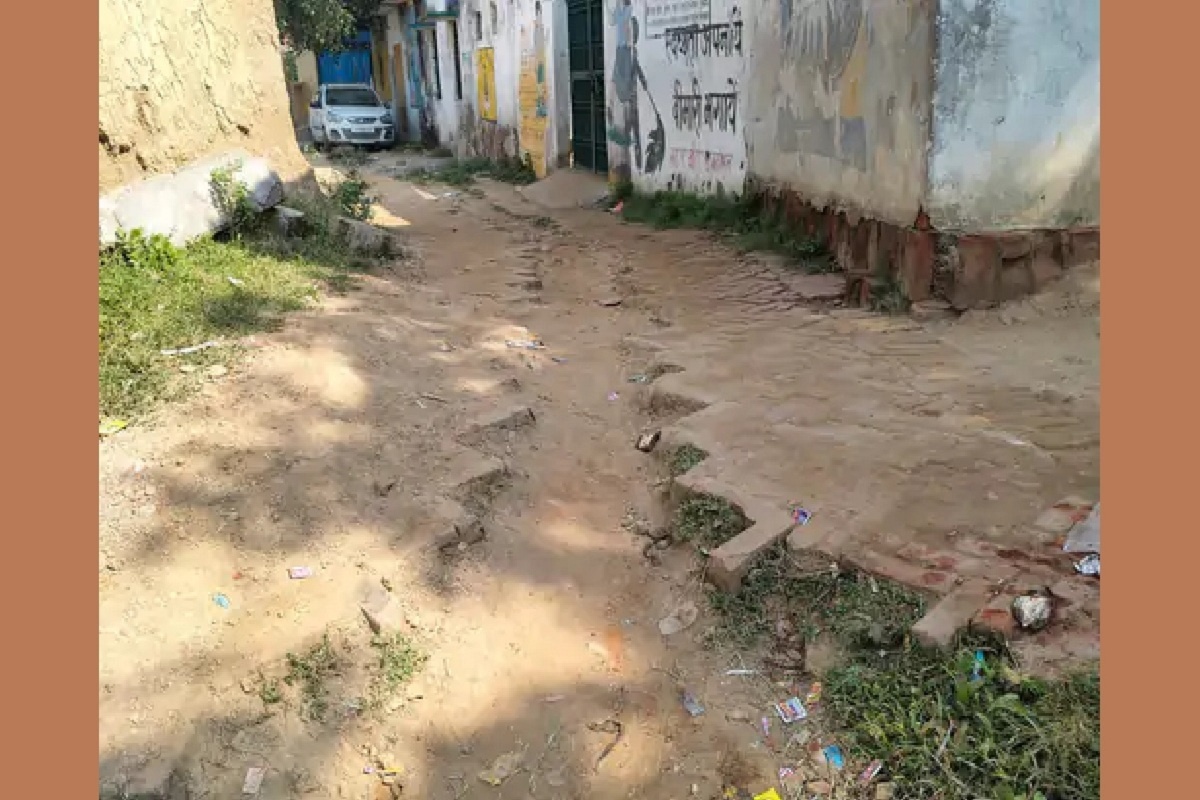 L&T's dug-up road in Banda remains unrepaired-traffic disrupted-pure drinking water supply halted