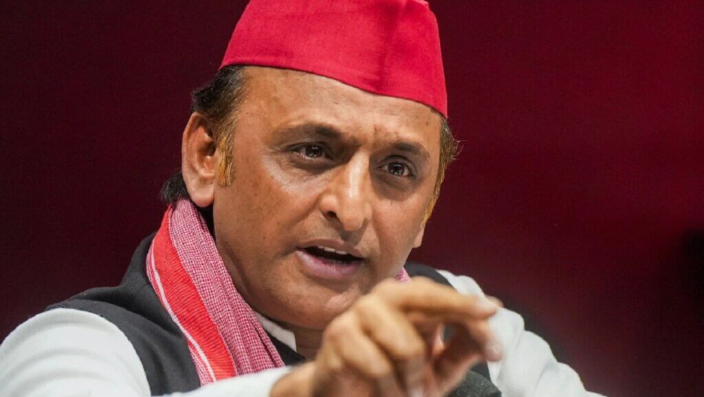 No one is safe in UP...Akhilesh Yadav attacks former minister Gayatri