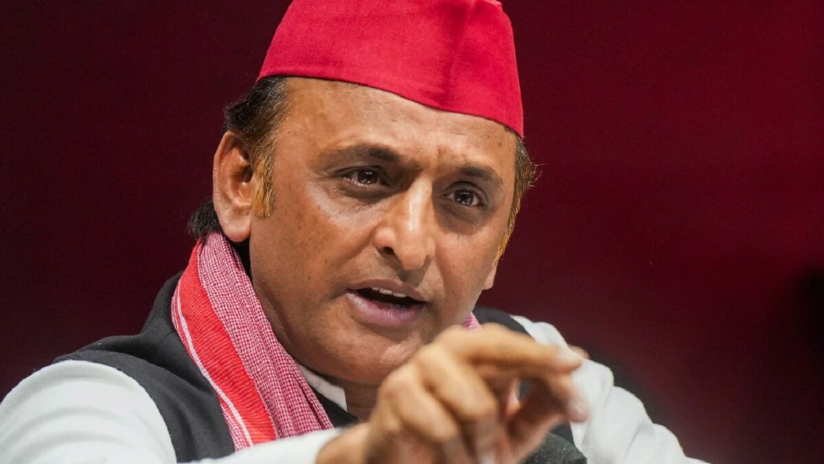 No one is safe in UP...Akhilesh Yadav attacks former minister Gayatri 