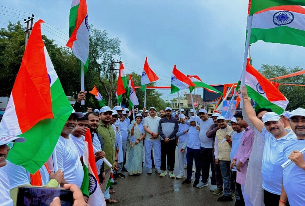 Sardar Patel's 150th birth anniversary: ​​mla and officials paid tribute in Banda 