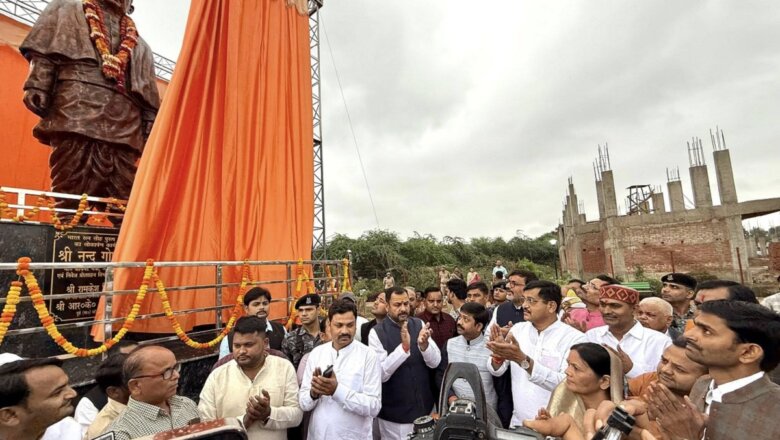 बांदा में प्रभारी मंत्री नंदी ने सरदार पटेल की प्रतिमा का किया अनावरण