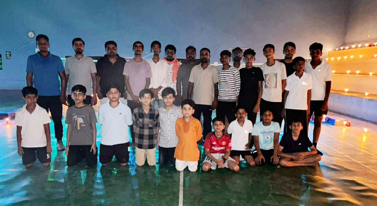 Happy Diwali: Badminton players celebrated Diwali at Banda Stadium