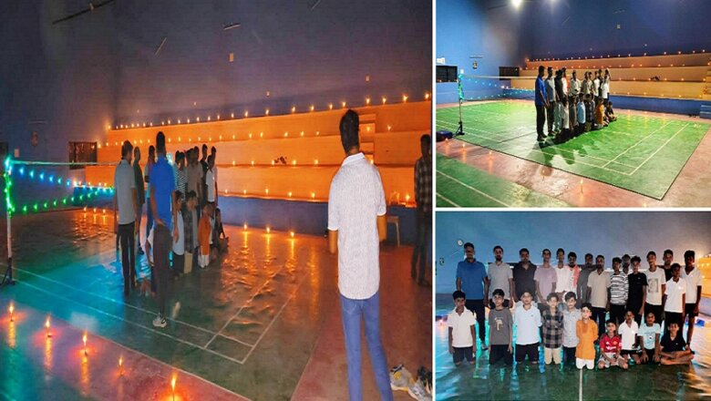 Happy_Dipawali: बांदा स्टेडियम में बैडमिंटन खिलाड़ियों ने मनाई दीपावली