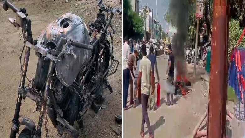 UP: बांदा में एजेंसी के सामने धू-धूकर जली बाइक-इलाके में मची खलबली