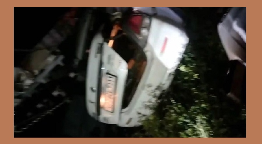 in Banda Car collides with transformer-three people seriously injured