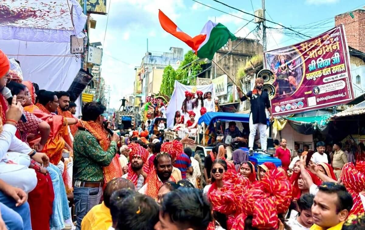 Banda: Immersion of Maa Durga idol...devotees bid farewell to Mata Jagadamba with moist eyes