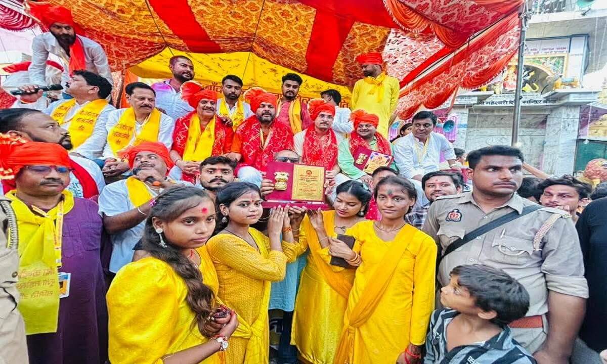 Banda: Immersion of Maa Durga idol...devotees bid farewell to Mata Jagadamba with moist eyes