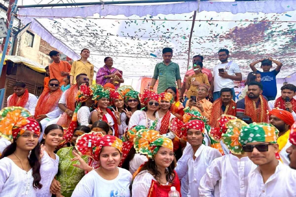 Banda: Immersion of Maa Durga idol...devotees bid farewell to Mata Jagadamba with moist eyes