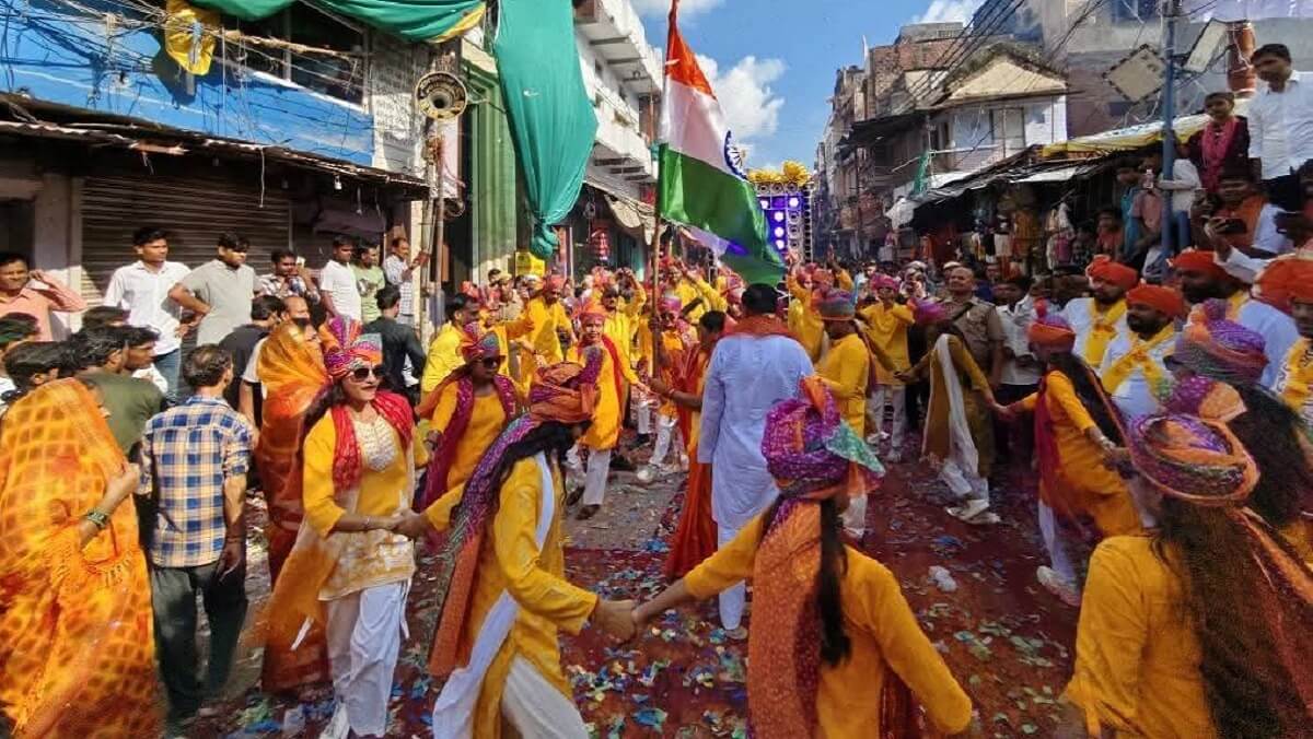 Banda: Immersion of Maa Durga idol...devotees bid farewell to Mata Jagadamba with moist eyes