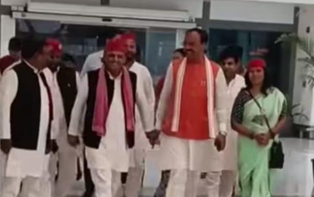 Spring is in full swing in Bihar! Photo of Akhilesh and Keshav's jugalbandi has surfaced