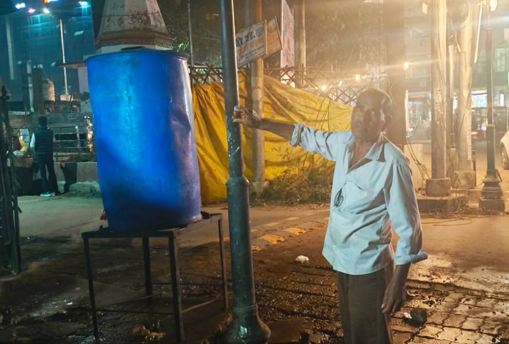 Banda: Electricity pole at Maharana Chowk electrified