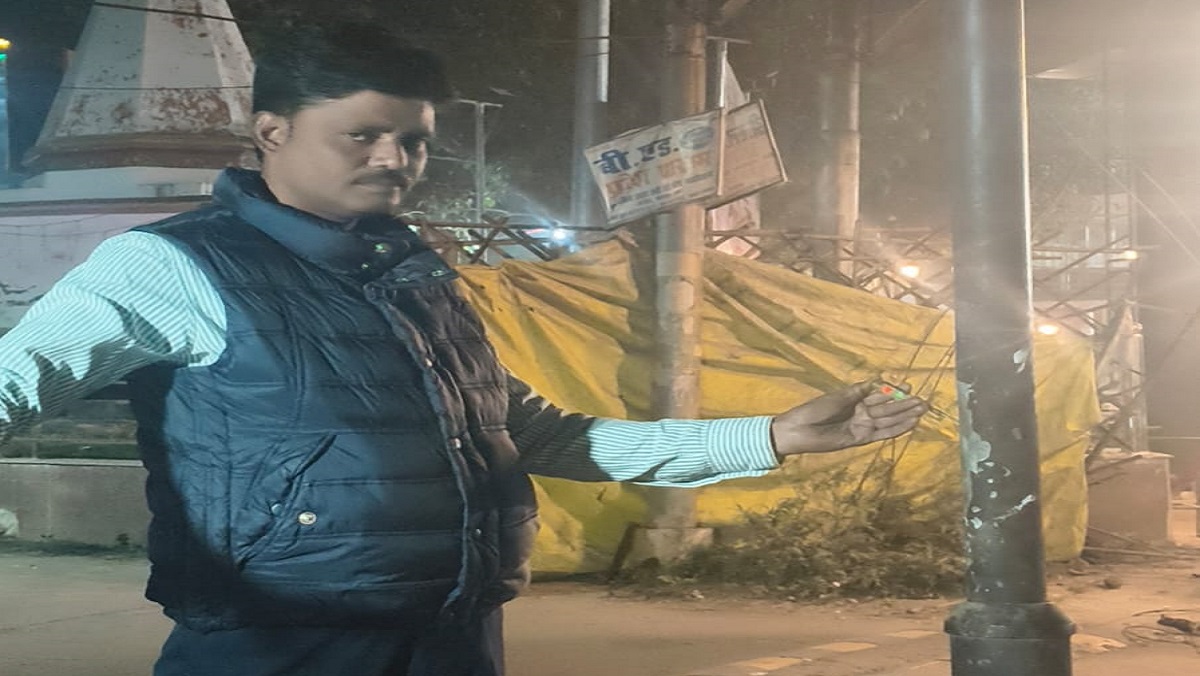 Banda: Electricity pole at Maharana Chowk electrified