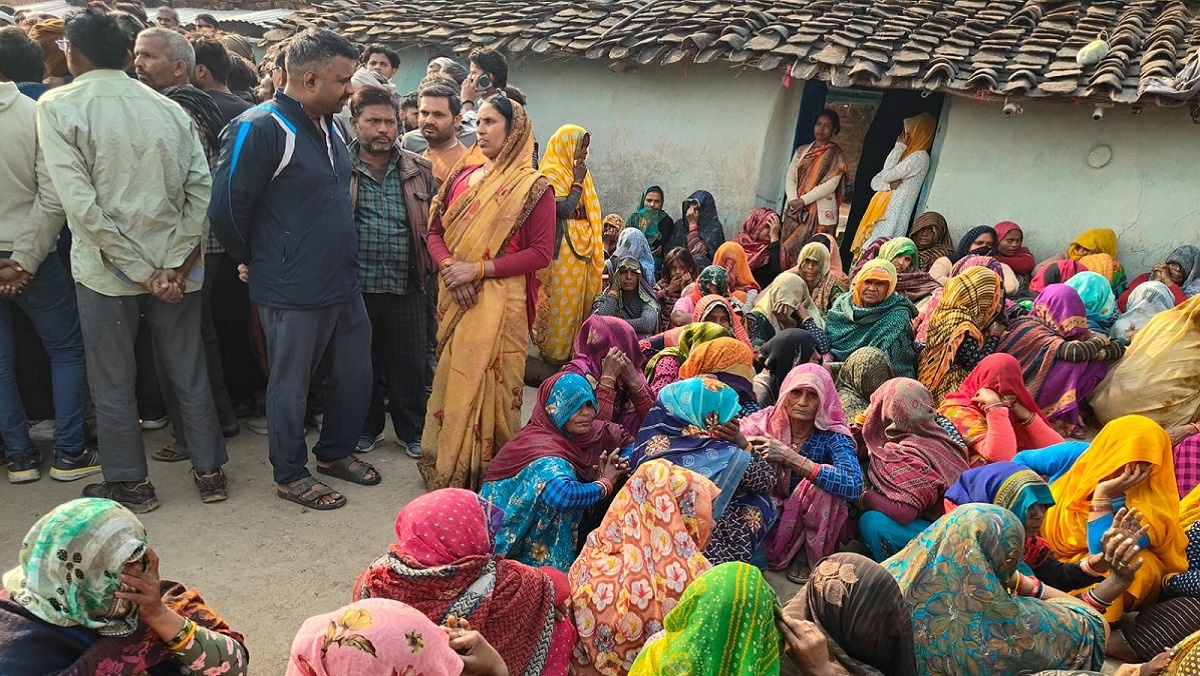 Youth dies after being beaten protest against police negligence in Banda