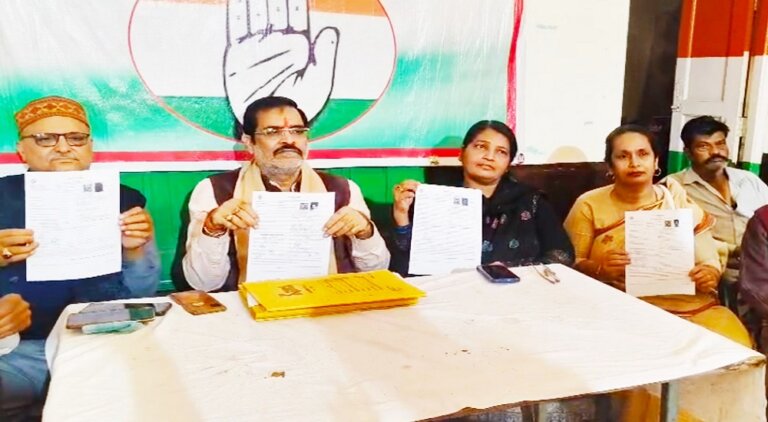 Congressmen in Banda demand extension of SIR deadline