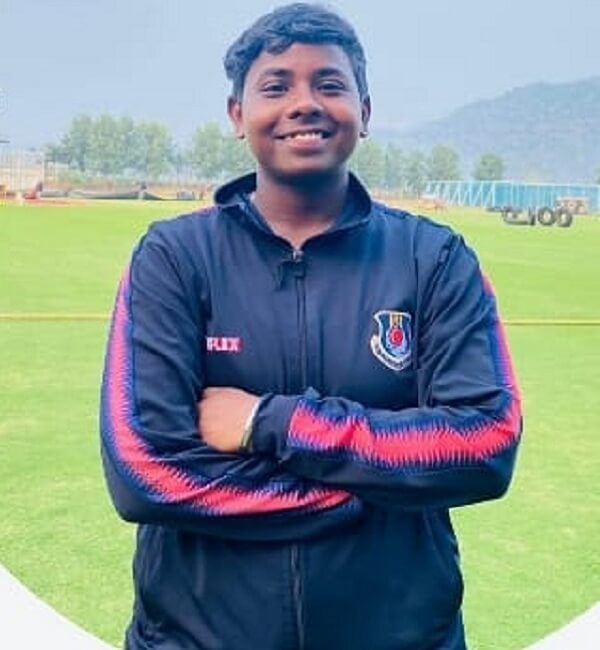 encouraged-by-worldcup-victory-bundeli-girls-appeal-lets-play-cricket-teachers-also-committed