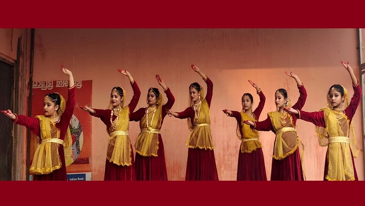 Banda-Chitrakoot: Child dancers gave grand presentation of folk dance
