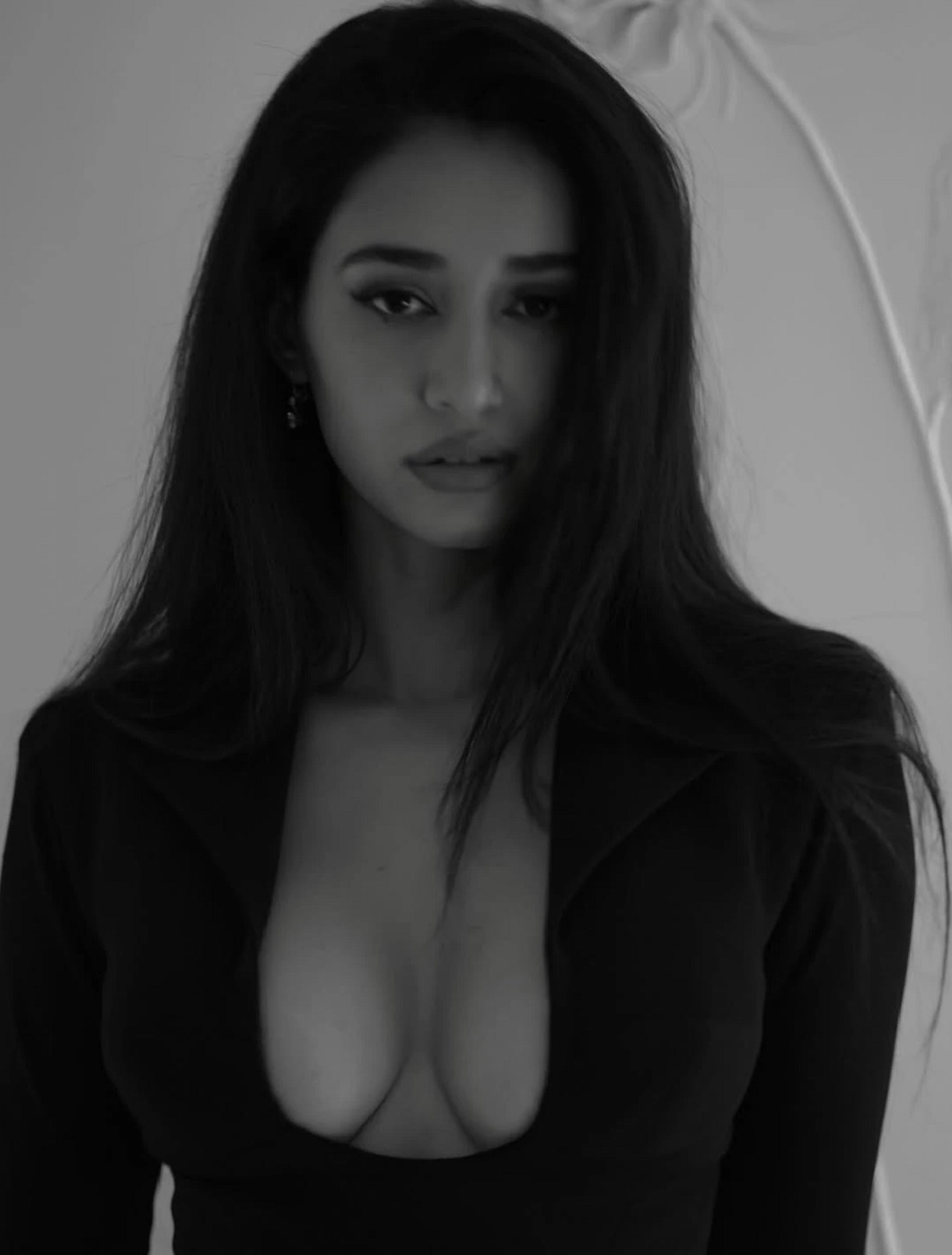 Disha Patani raises internet temperature in bold black outfit-fans stunned 