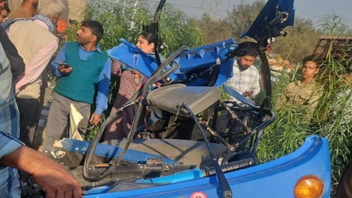 Moradabad: Horrific accident on Lucknow-Delhi Highway six people of same family died