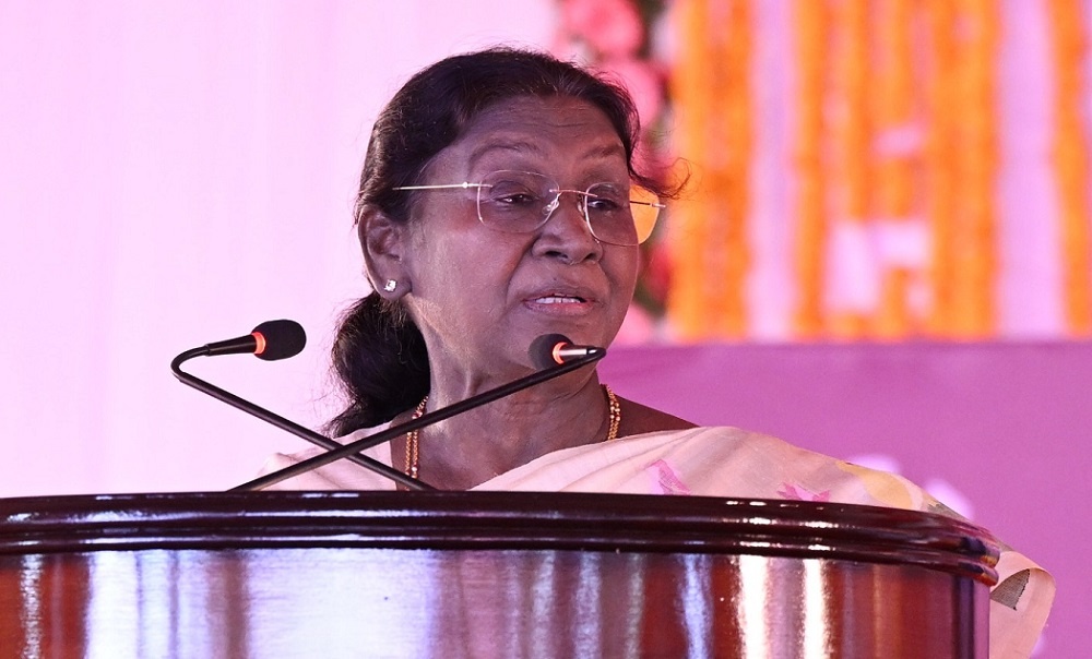 President Droupadi Murmu and cmyogi in Lucknow Programe of Brahama kumari.jpg