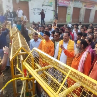 संभल में पुलिस सर्तक, हरिहर मंदिर पदयात्रा को लेकर लगाए बैरियर-स्कूल बाजार बंद 