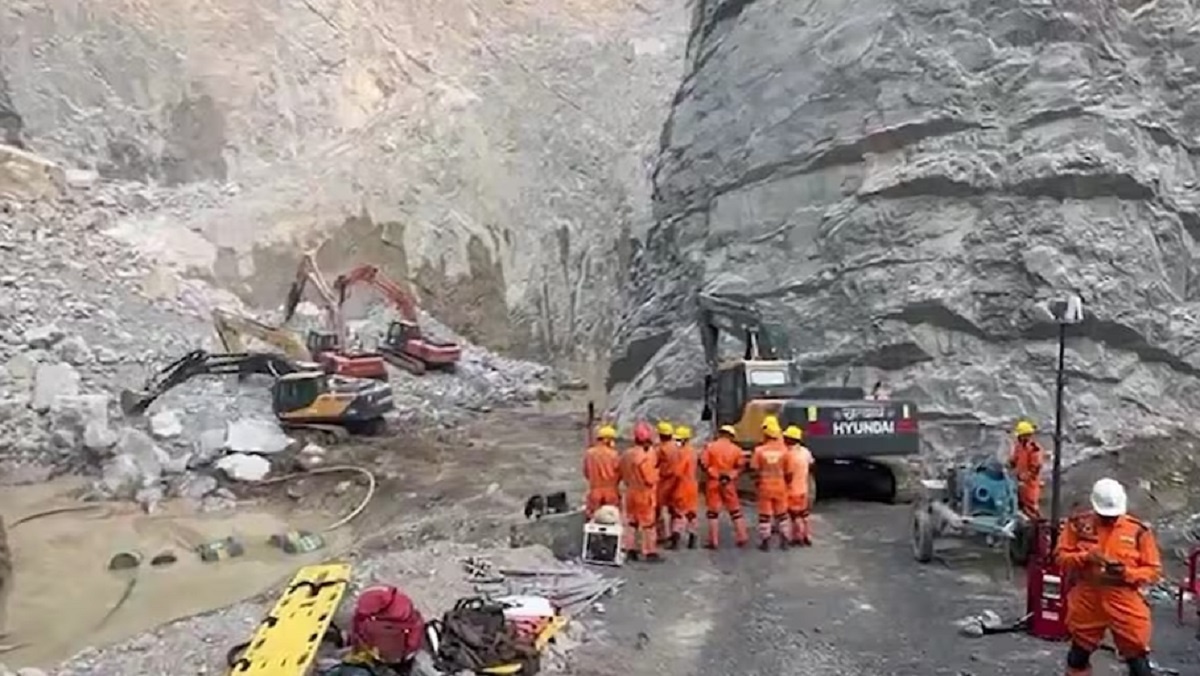 Sonbhadra mine accident: Death toll rises to 5 bodies of brothers and labourers