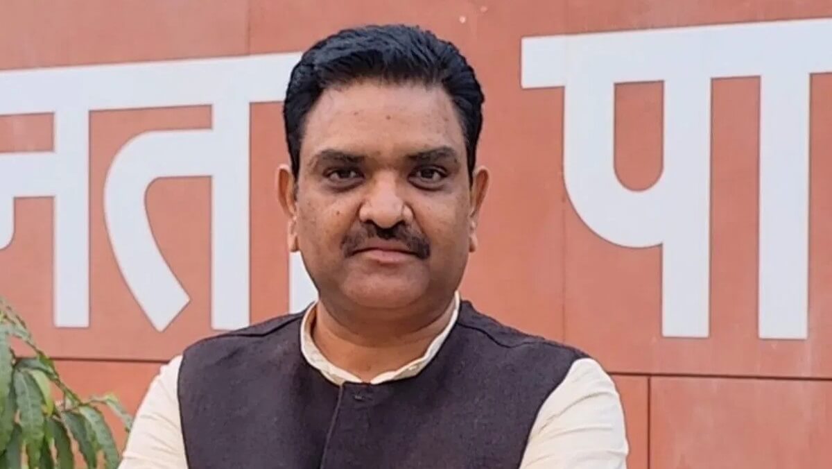 UP: four officers dismissed for corruption pension of three to be cut