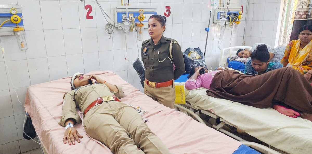 Daroga and female constable injured in accident in Banda 