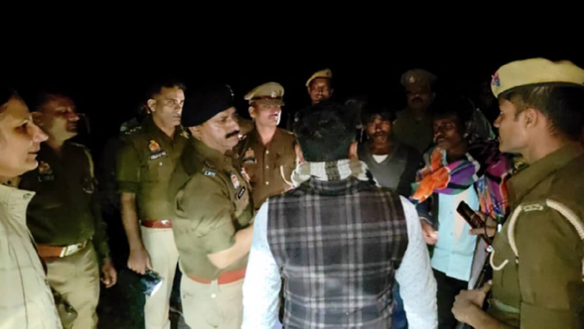 in Mahoba deadbodies of 3 sisters found in well