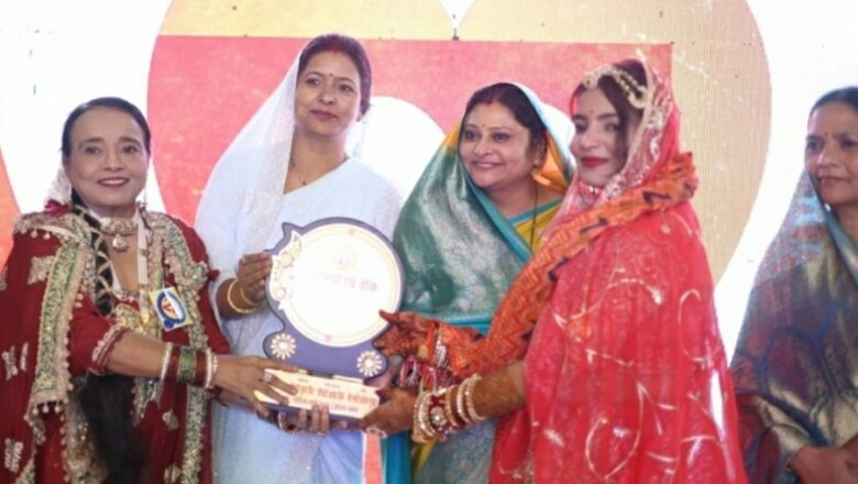 बांदा में अलग तरह का परंपरागत रैंप वाॅक-प्रतिभागियों का सम्मान  